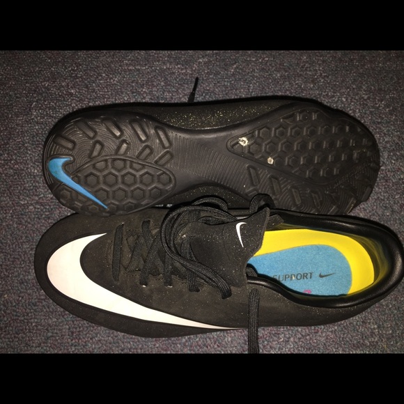 Cristiano Ronaldo CR7 Soccer Cleats - Picture 2 of 3