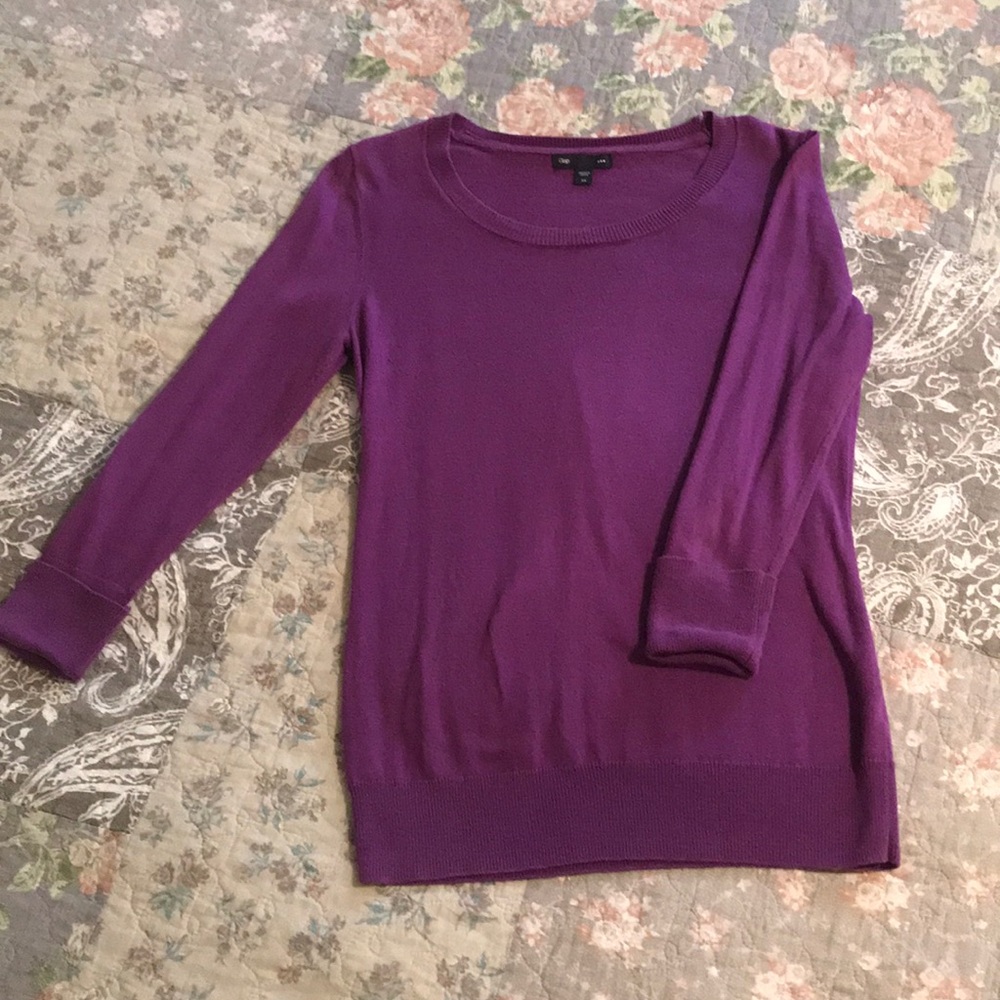 Gap sweater
