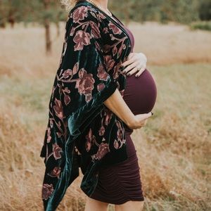 Jessica Simpson Maternity Kimono