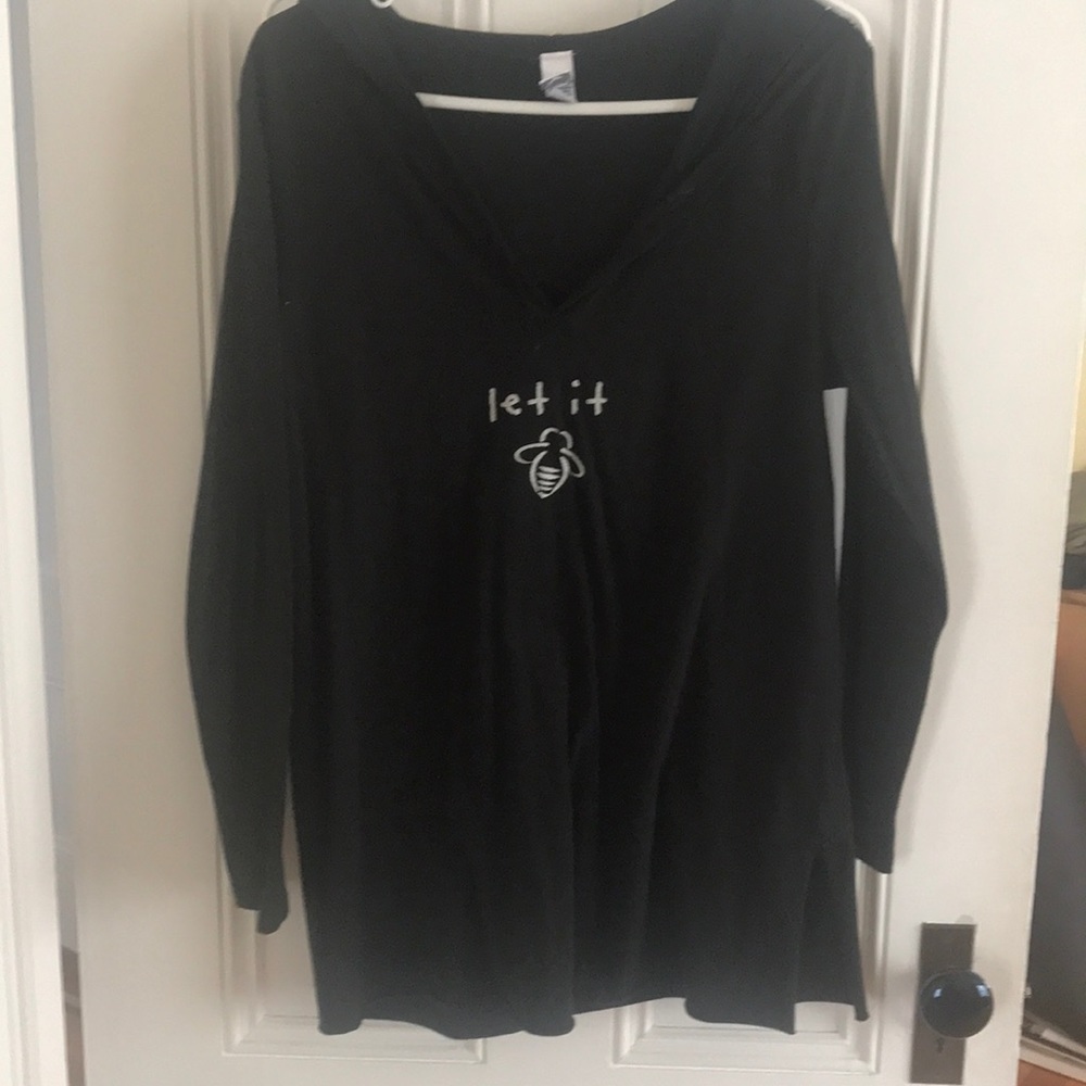 Black long sleeve shirt “Let It 🐝”