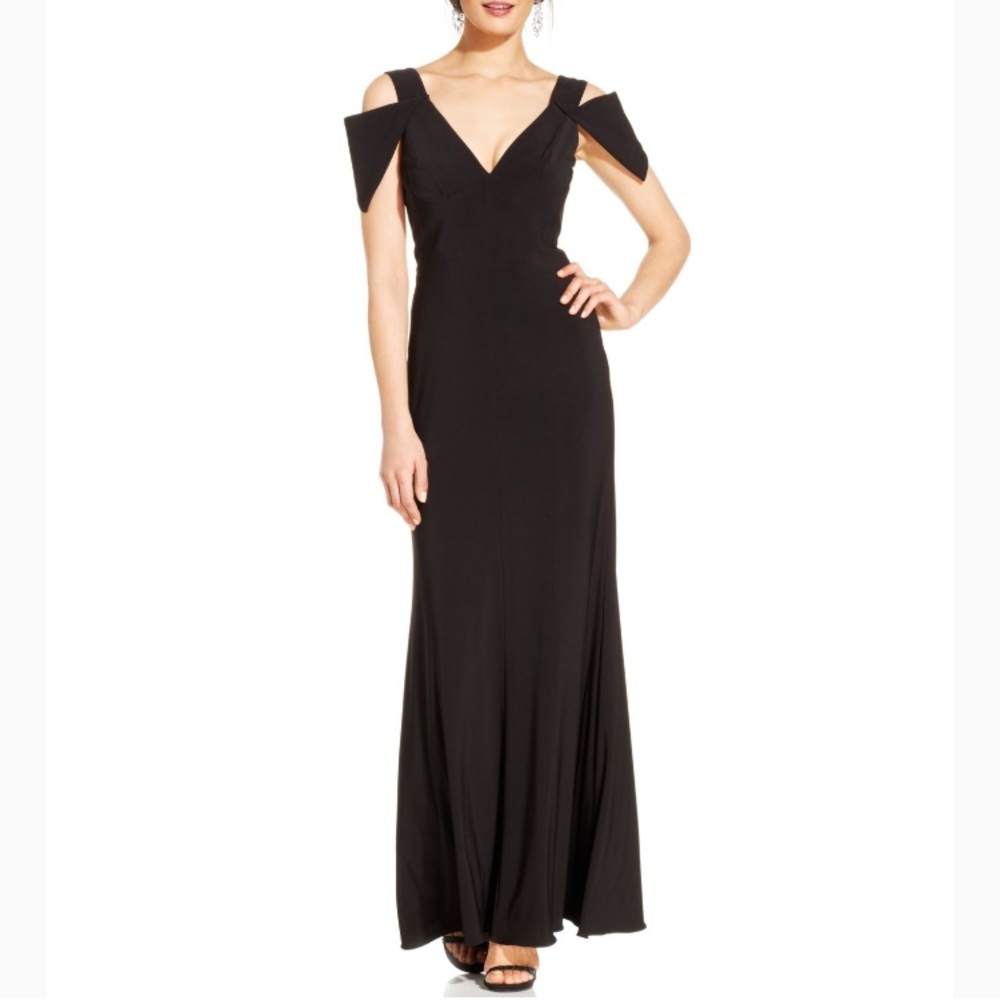 Betsy & Adam cold shoulder v-neck dress