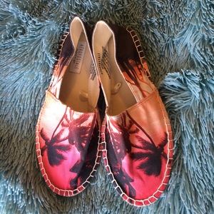 Aeropostale flats with Hawaiian details