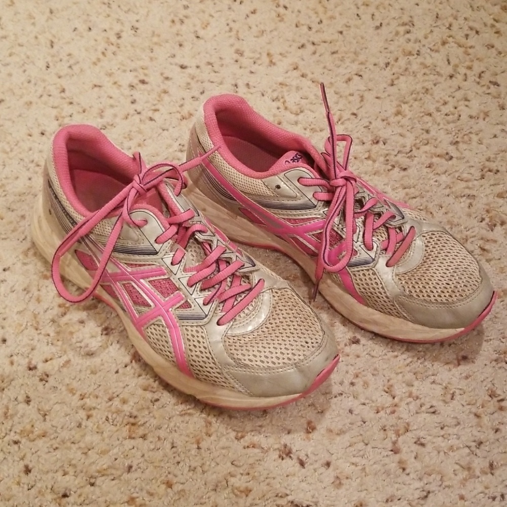 MUST GO Asics sz 7.5 athletic shoes