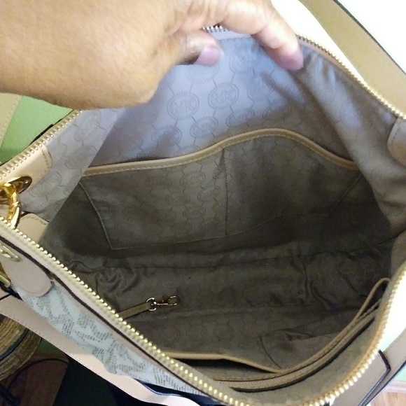 Michael Kors Jet Set - Picture 4 of 5