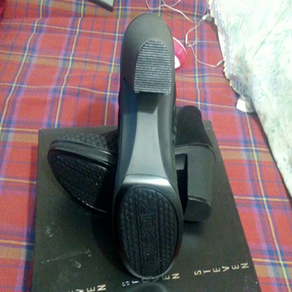 Shoes - Picture 2 of 3