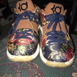 Nike KD “Floral” Minor flaws yellow due to old age