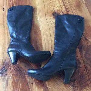 Black leather heeled knee boots.