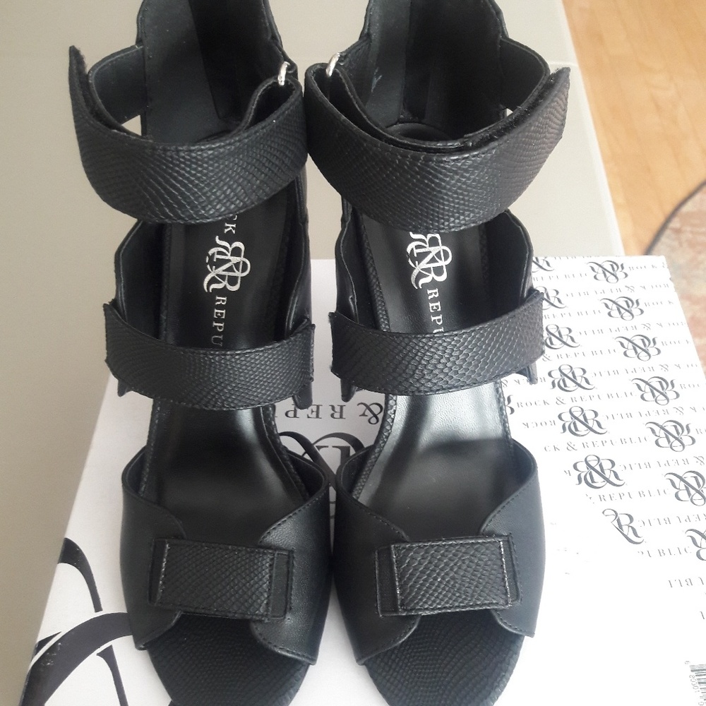 Rock & Republic Black Heels Sz 9.5