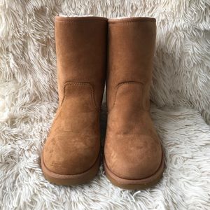Gap Ugg Inspired Short Boot