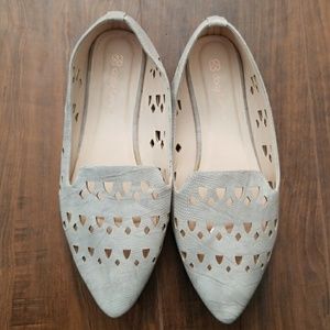 NWOT Daisy Fuentes Cutout Flats