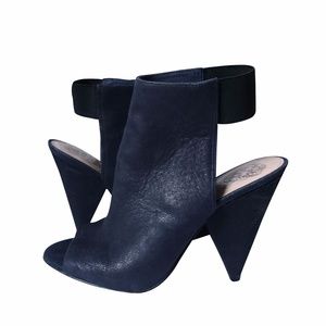 VINCE CAMUTO - Leather open toe heel bootie