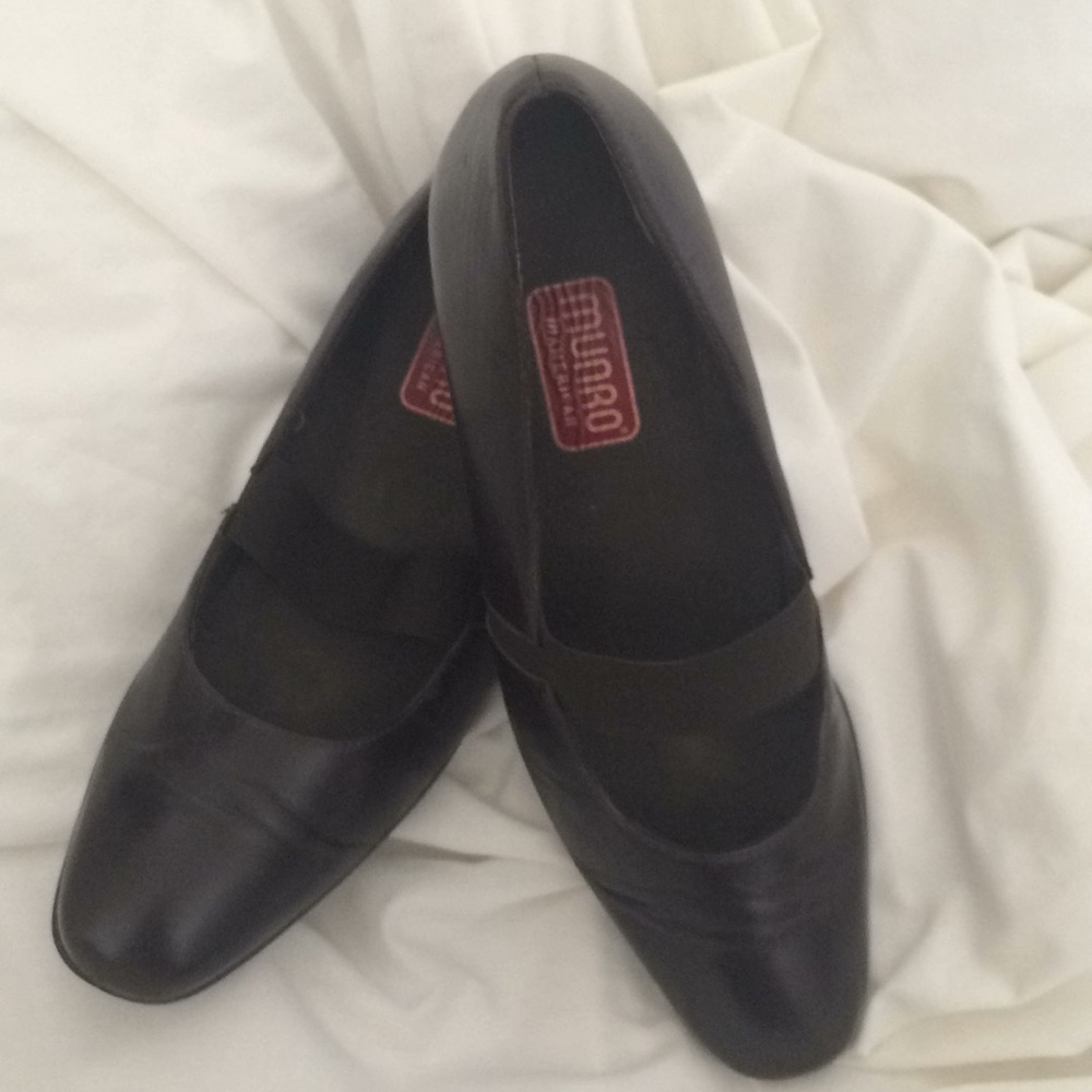 Munro brown pumps