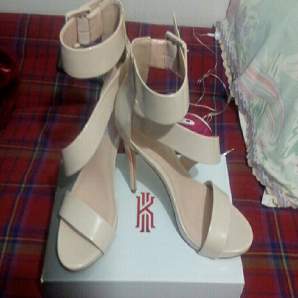 shoe - Picture 2 of 3