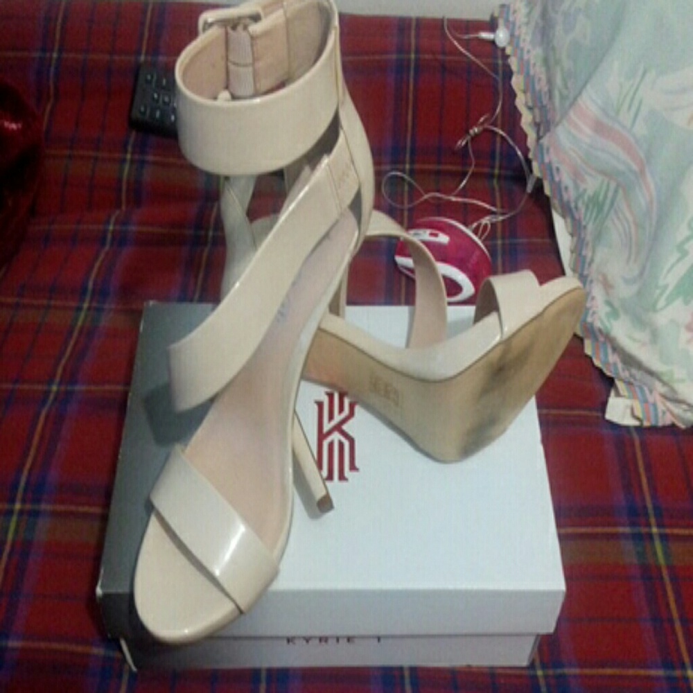 shoe - Picture 3 of 3