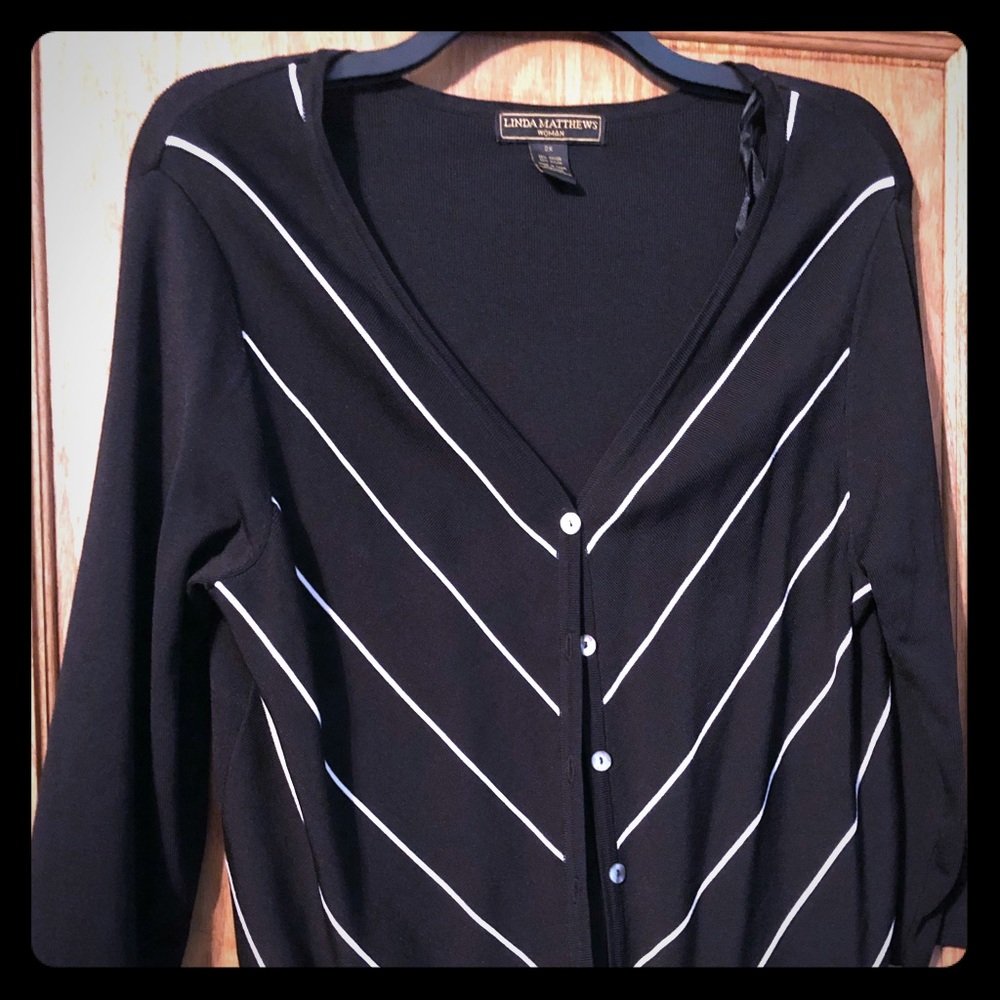 LINDA MATTHEWS Plus sized Black and white sweater