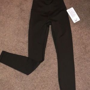 NWT LULULEMON WUNDER UNDER SZ 4