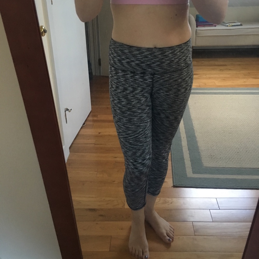 Black and white patterned yoga pants size medium
