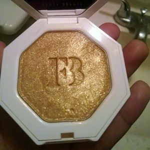 Fenty beauty highlighter