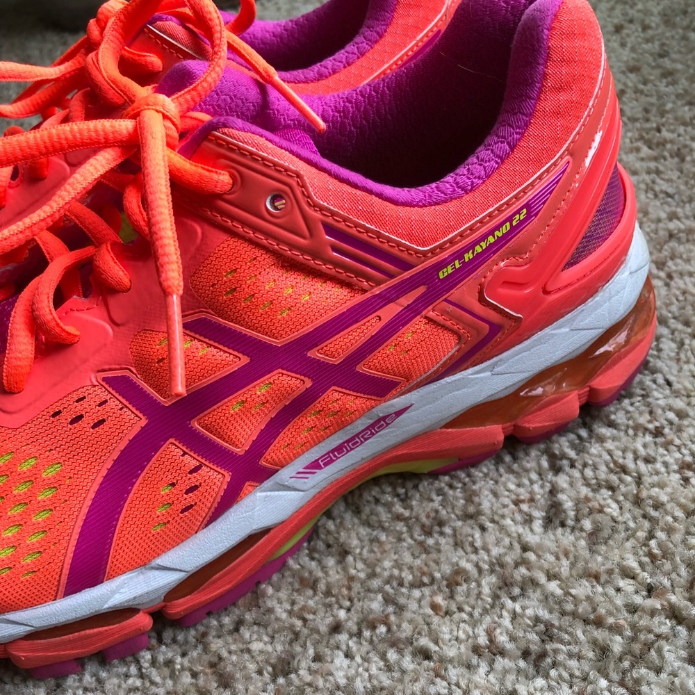 Asics Gel Kayano 22 size 9.5.. Runs short