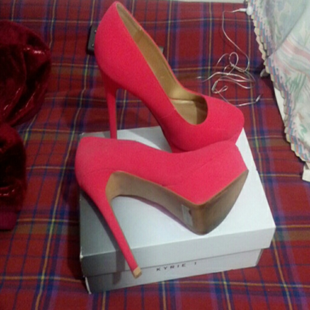 Shoe - Picture 3 of 3