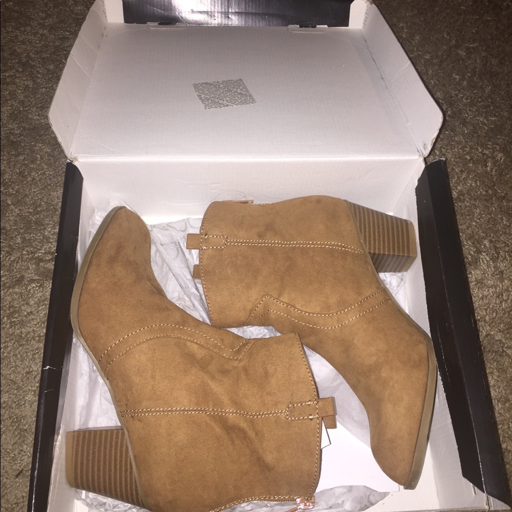 New Direction Boots - Picture 2 of 4