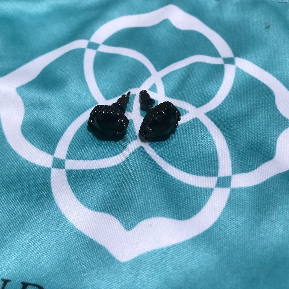 Kendra Scott black Tessa earrings 🤟🏼
