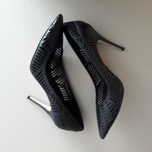 BCBGeneration Ovation Cutout Pump Sz 9.5