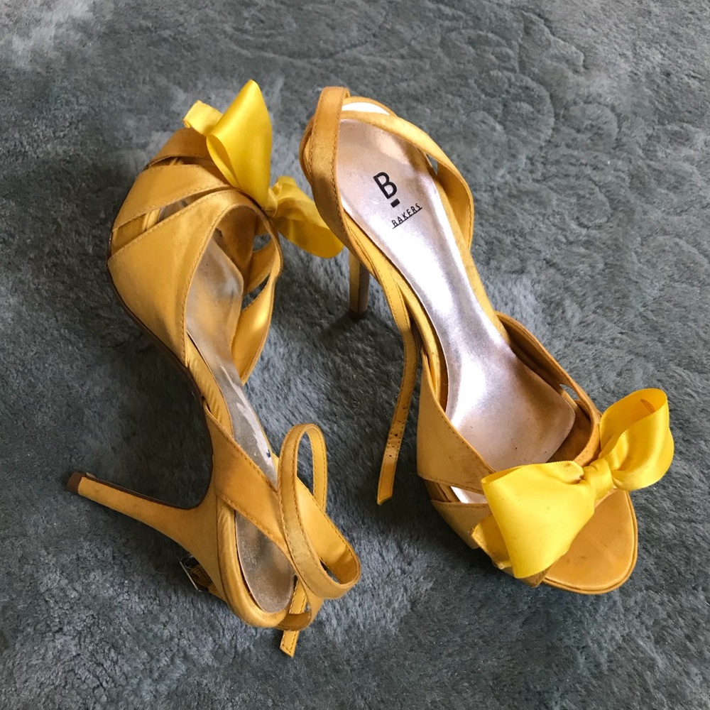 Bakers yellow strappy heels
