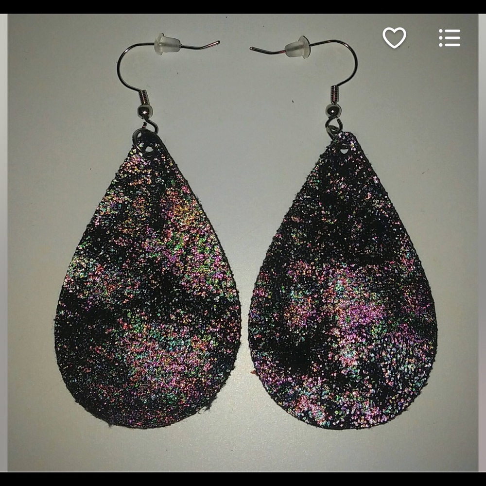 Handmade Teardrop leather earrings!