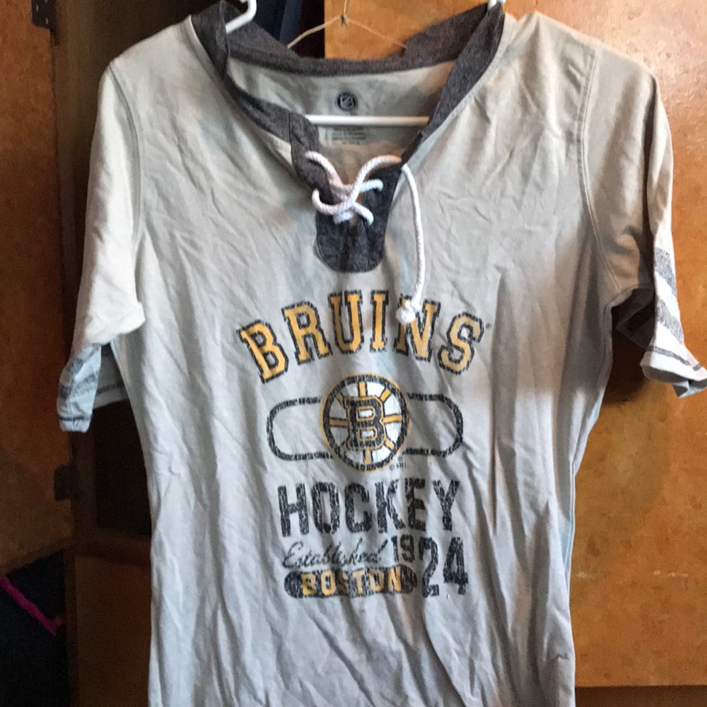 bruins tee
