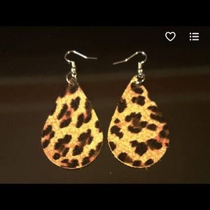 Handmade leather teardrop earrings!