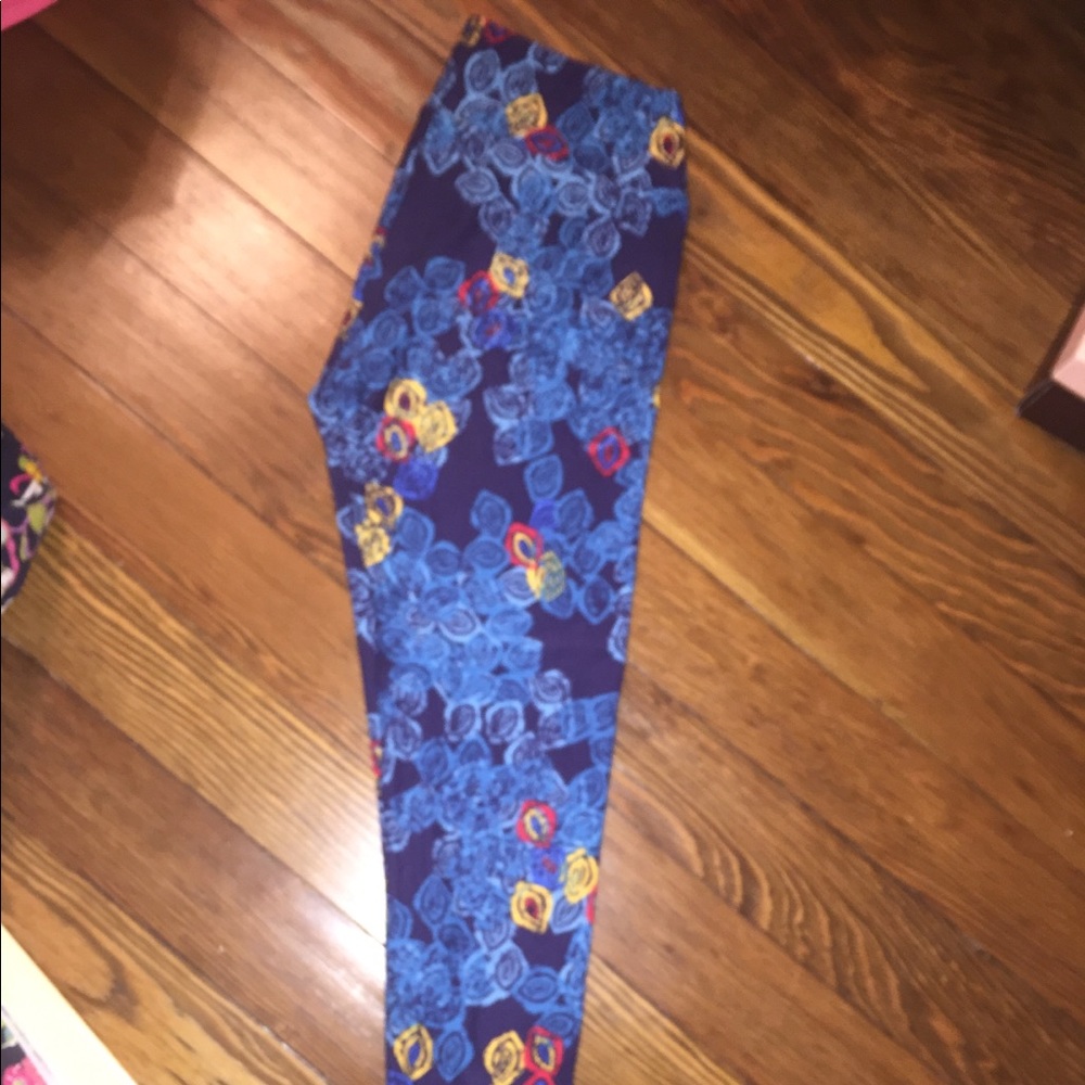 LIKE NEW OS LuLaRoe leggings
