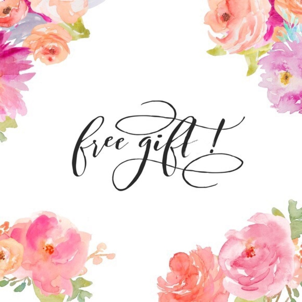 FREE GIFT WITH BUNDLE PURCHASE 💞