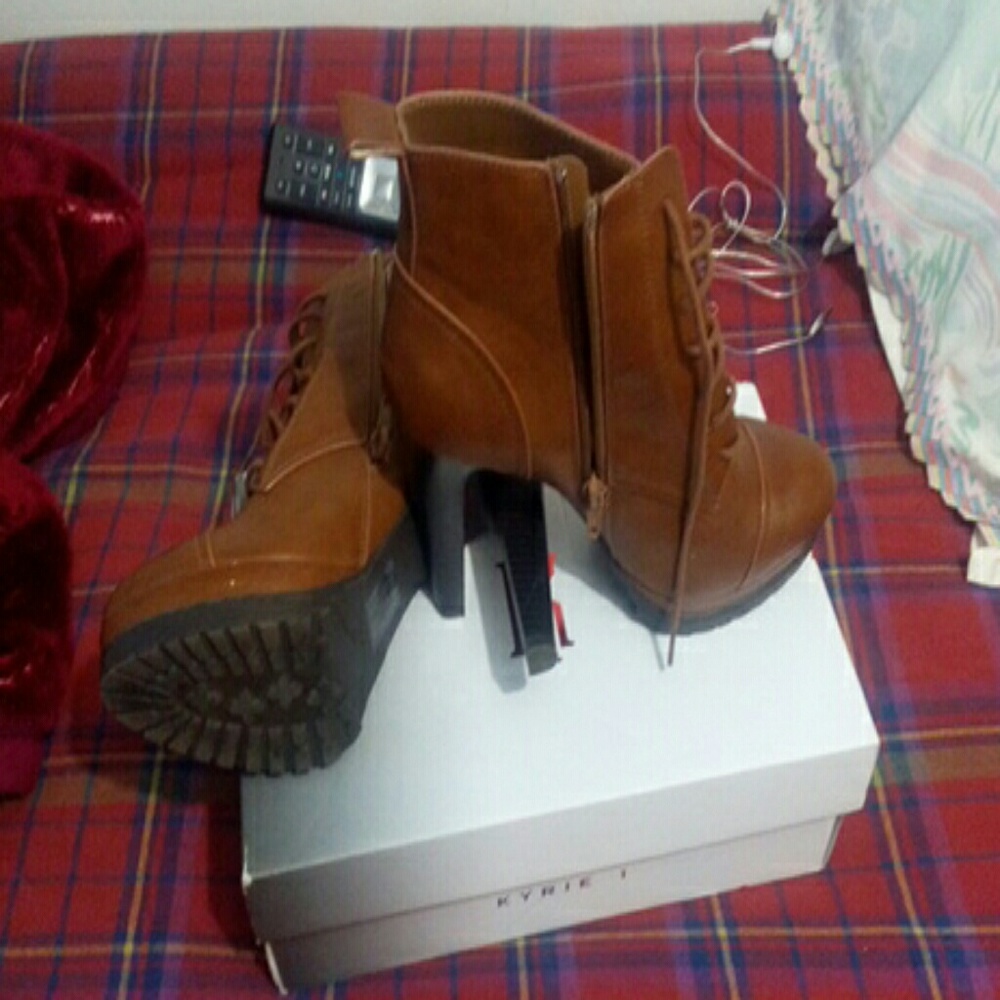 Shoe - Picture 2 of 3