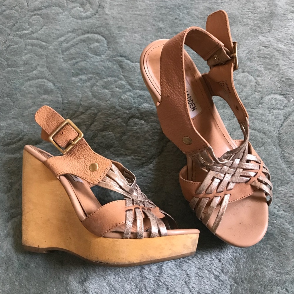 Steve Madden gold wedges