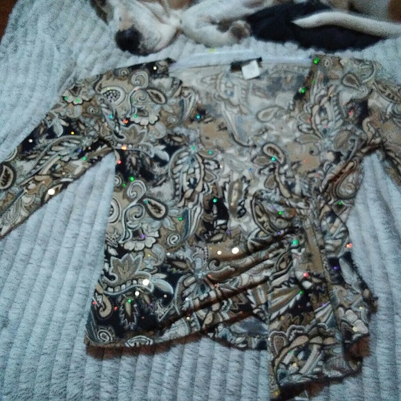 Pretty top ties on side wth gold sequins - Picture 2 of 2