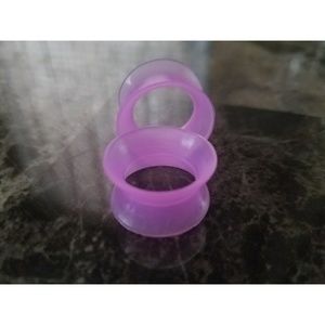 Silicone tunnel plugs