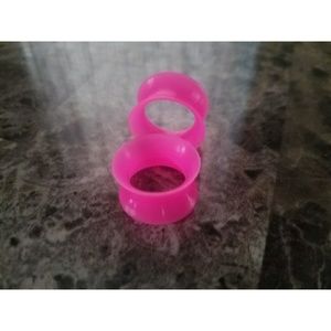 Silicone tunnel plugs