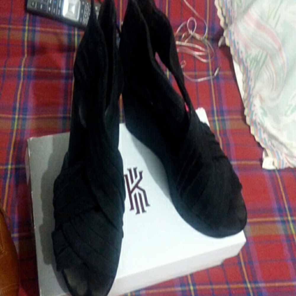 Shoe