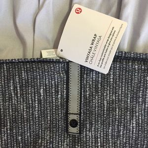 Lululemon / Vinyasa Wrap Scarf / Rulu / black grey
