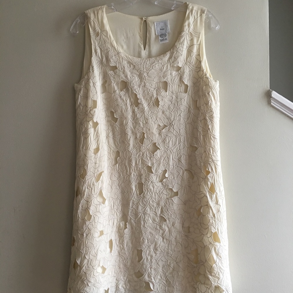 Lace cut out sleeveless Cream Floral Dress
