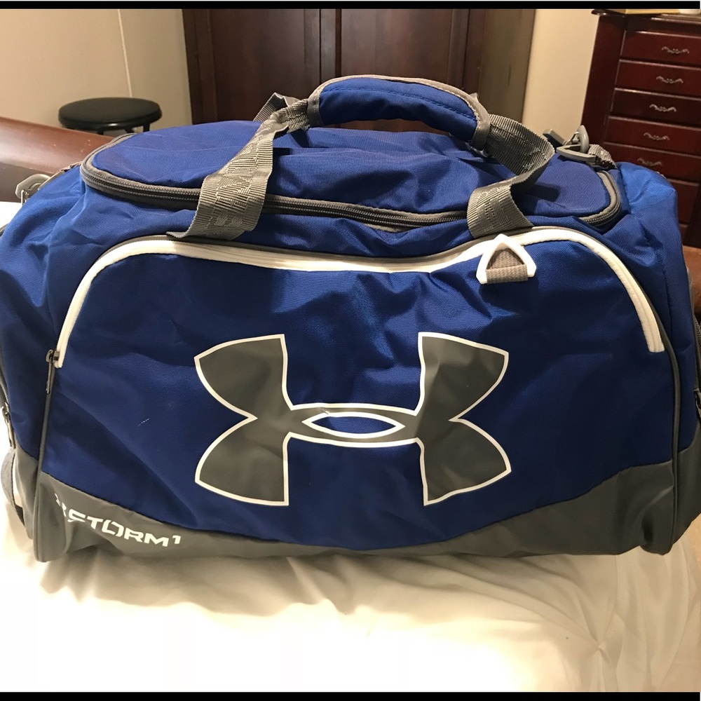 Under Armour sports duffel bag!!! ⚽️🏀🏈⚾️🎾🏐