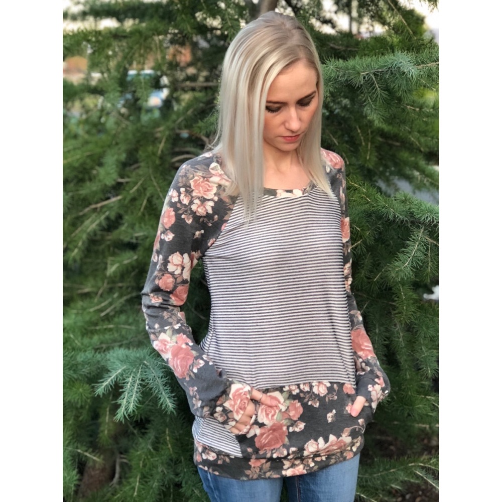 Floral and stripes contrast top with front pocket - Picture 4 of 5