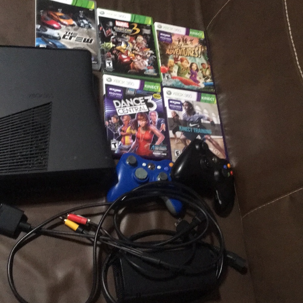 Xbox 360 console,Black Microsoft remote and games!