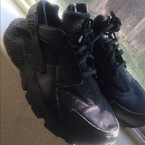 Black Nike huaraches