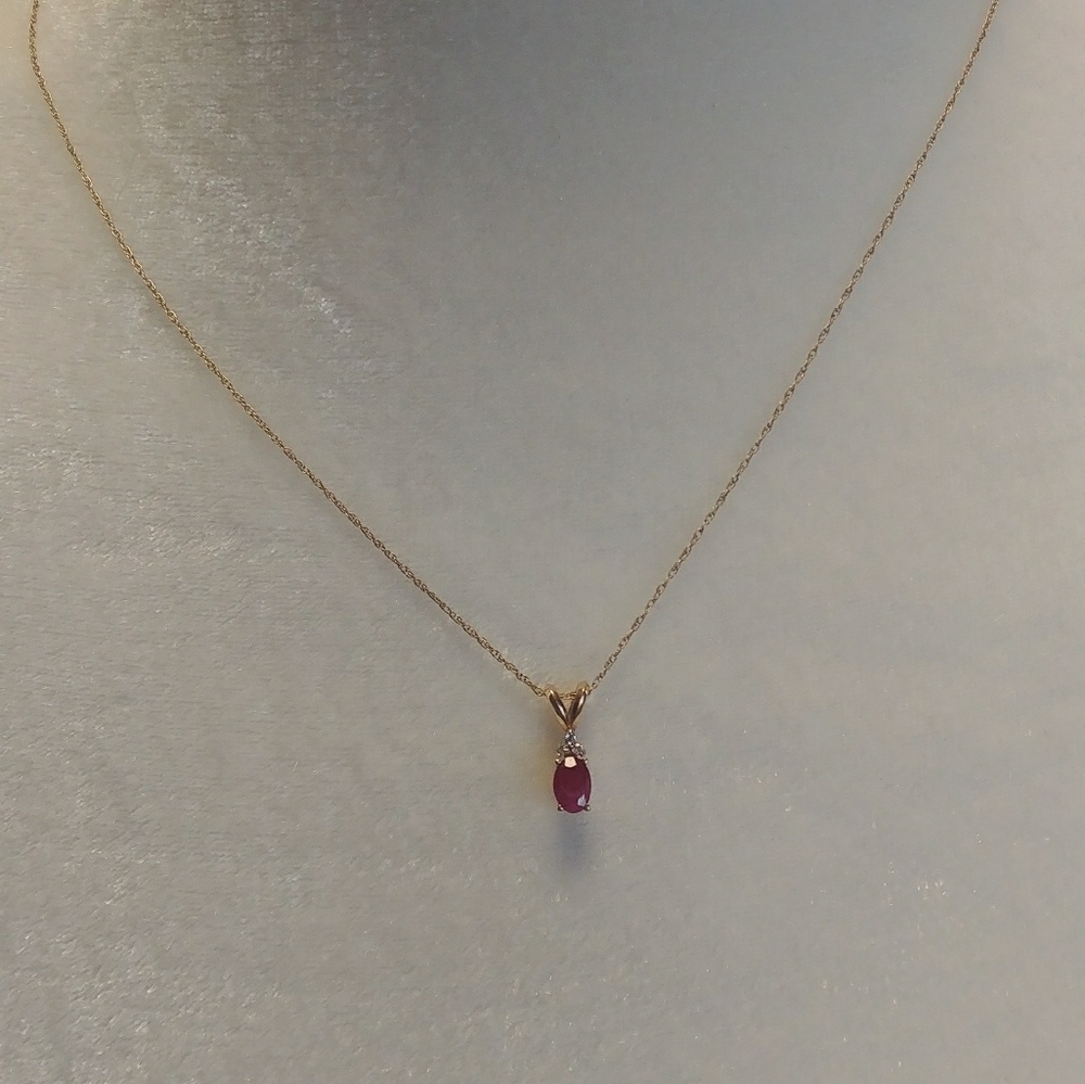Garnet and 14k gold pendant and necklace
