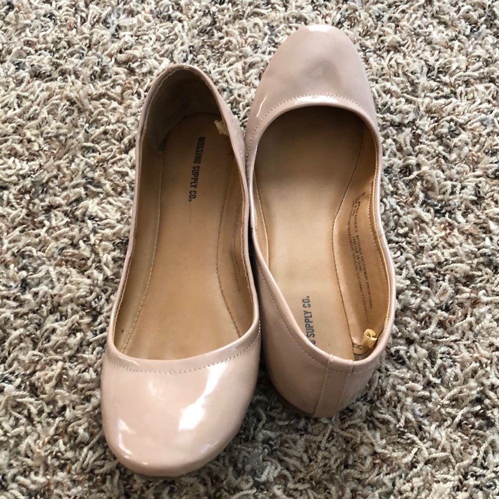 Mossimo nude patent flats. Size 9