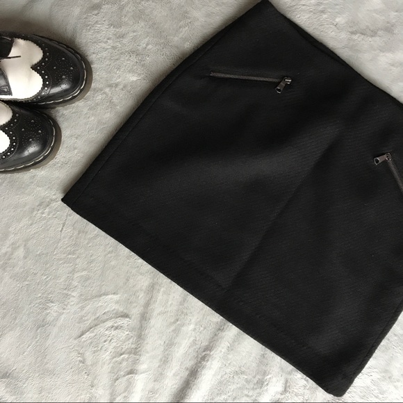 Banana Republic Dresses & Skirts - NWT Banana Republic Wool Blend Mini Pencil Skirt