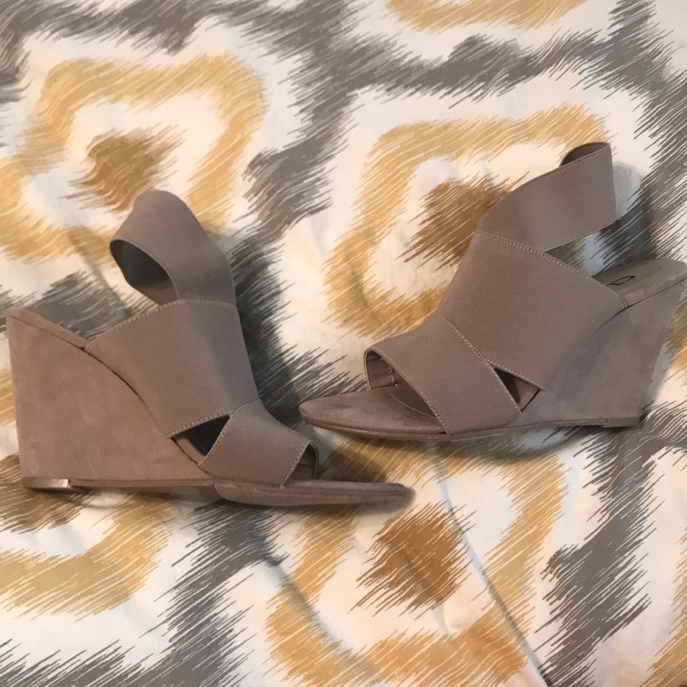 Tan wedges