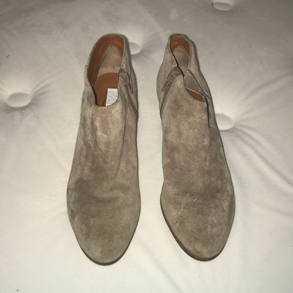 Low heel ankle boots